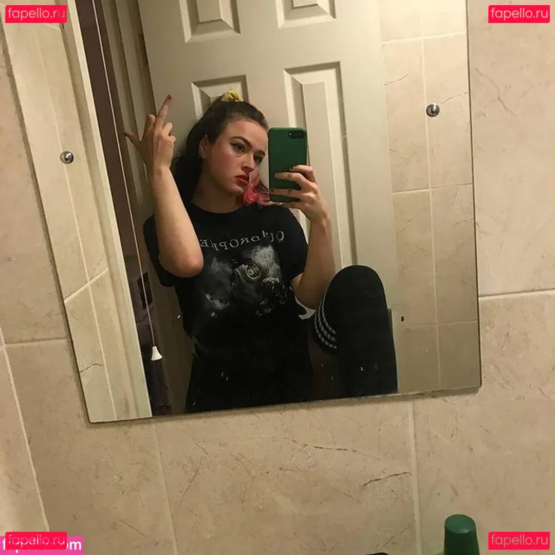 Hahahahelp_me Onlyfans Photo Gallery 