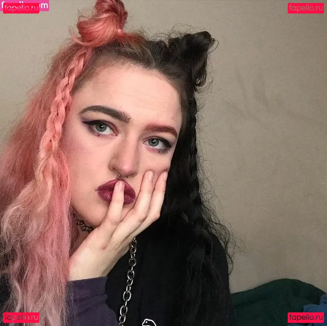 Hahahahelp_me Onlyfans Photo Gallery 