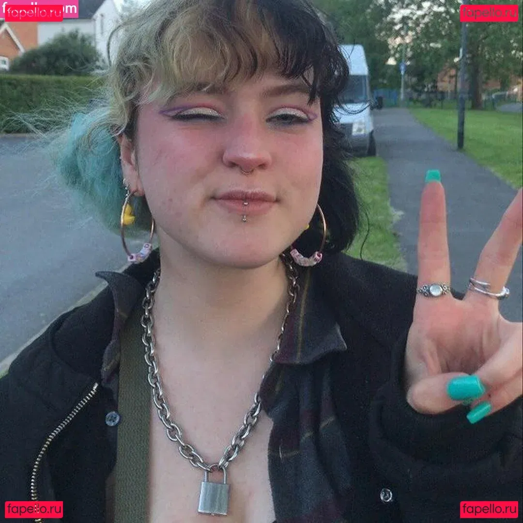 Hahahahelp_me Onlyfans Photo Gallery 