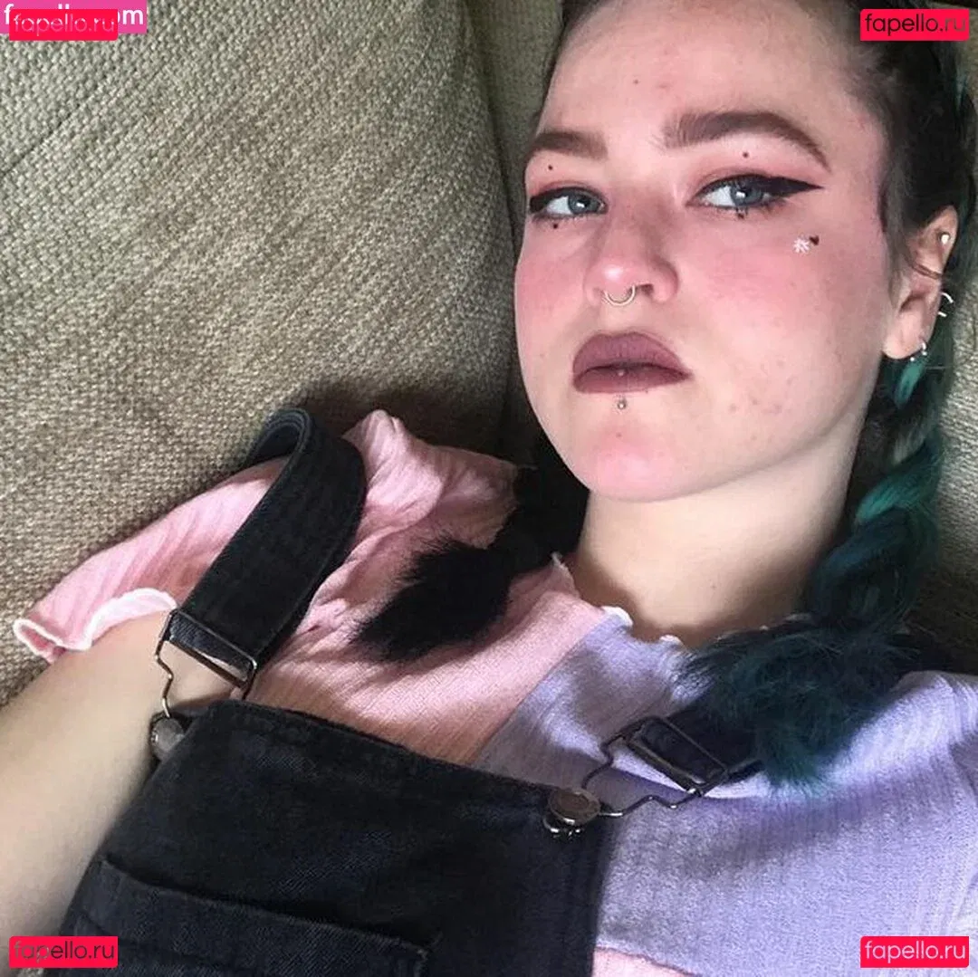 Hahahahelp_me Onlyfans Photo Gallery 