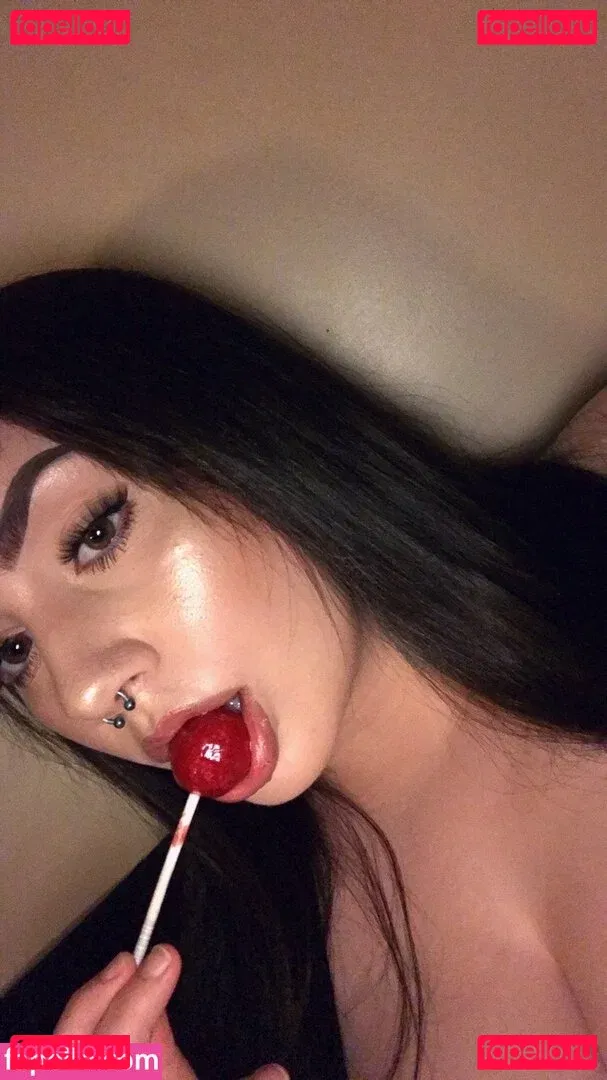 Brokenteenagedreams Onlyfans Photo Gallery 