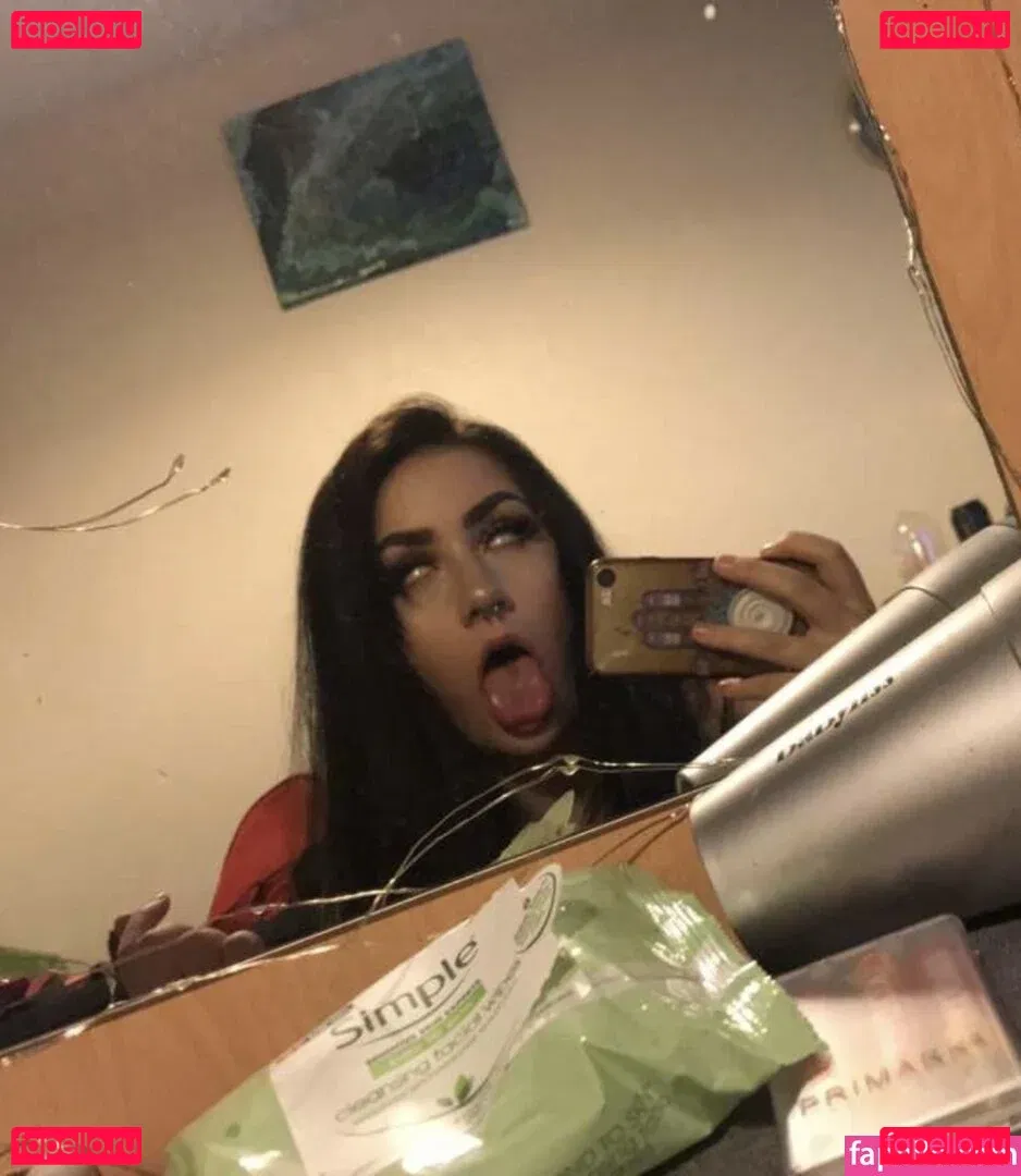 Brokenteenagedreams Onlyfans Photo Gallery 