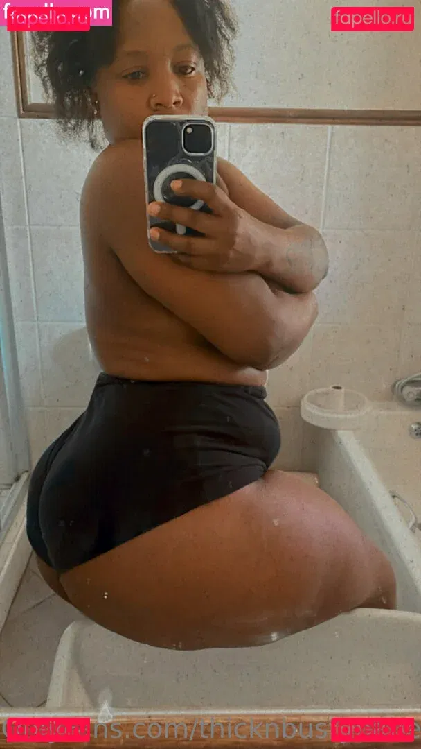 thicknbustybabefree Onlyfans Photo Gallery 