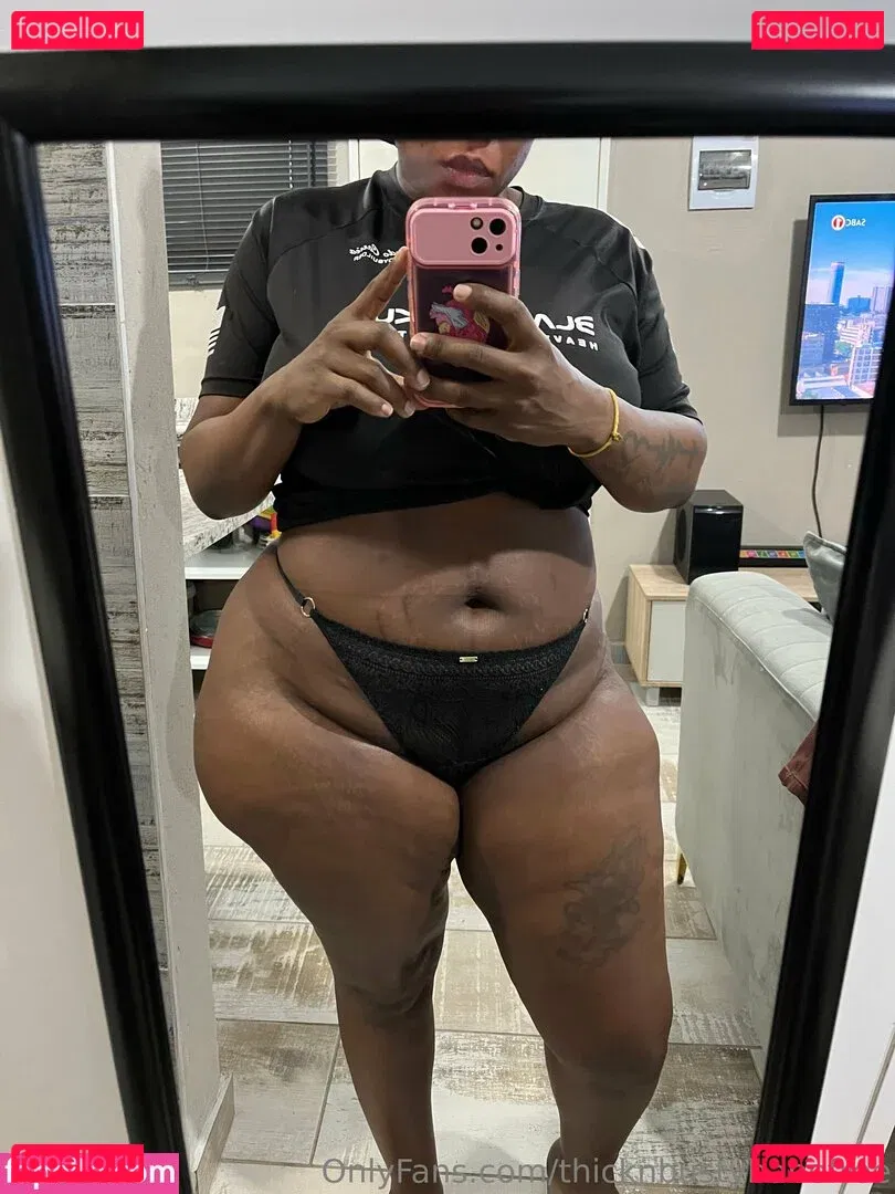 thicknbustybabefree Onlyfans Photo Gallery 