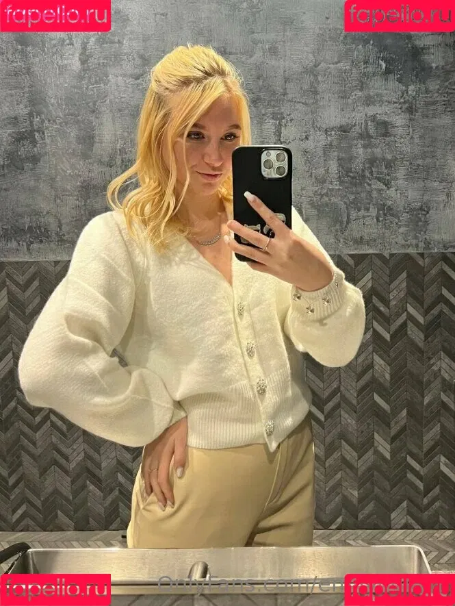 emilycutie1 Onlyfans Photo Gallery 