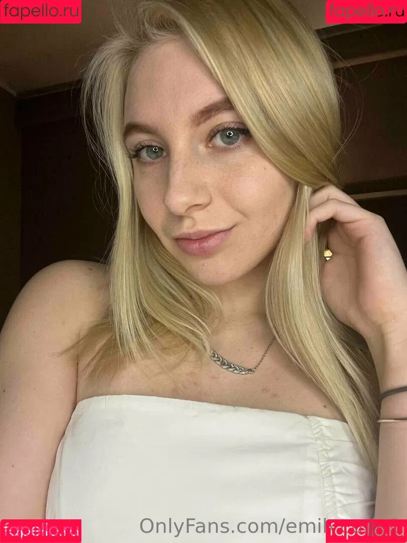 emilycutie1 Onlyfans Photo Gallery 