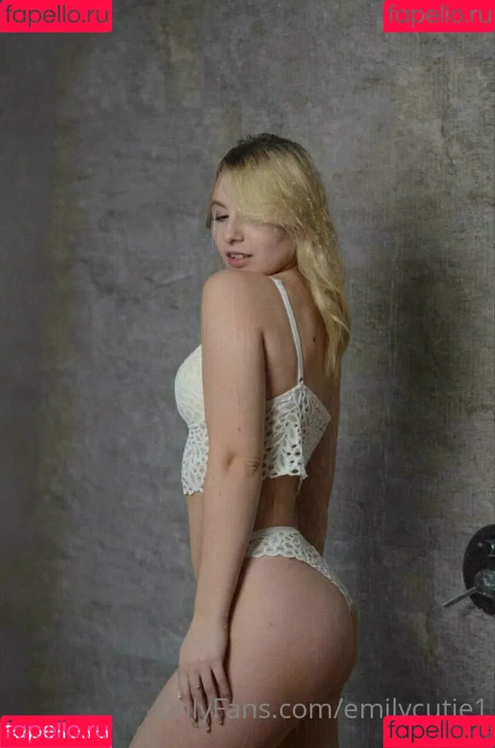 emilycutie1 Onlyfans Photo Gallery 