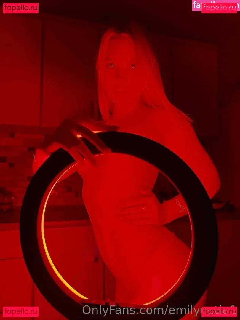 emilycutie1 Onlyfans Photo Gallery 