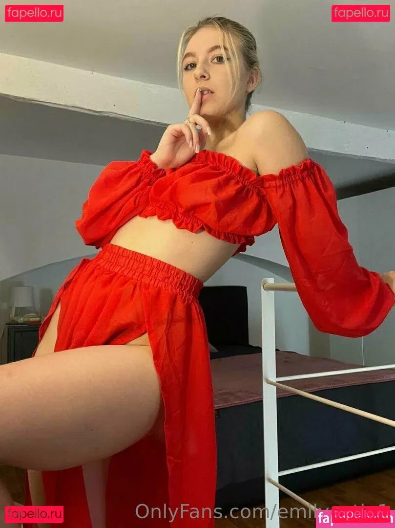 emilycutie1 Onlyfans Photo Gallery 