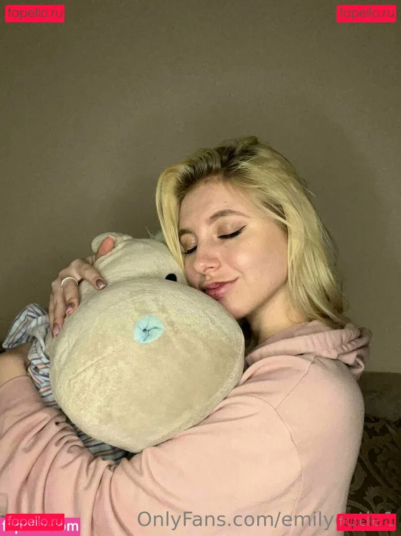 emilycutie1 Onlyfans Photo Gallery 