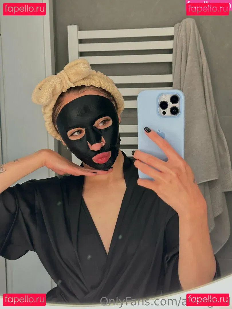 alisegold Onlyfans Photo Gallery 