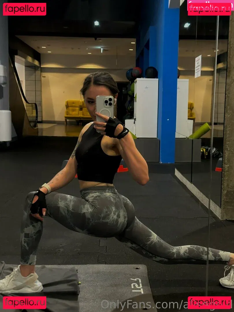 alisegold Onlyfans Photo Gallery 