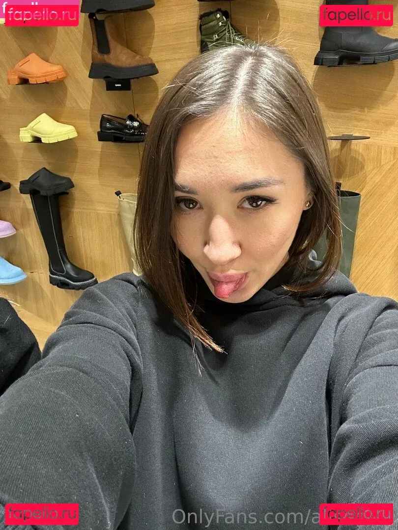 alisegold Onlyfans Photo Gallery 