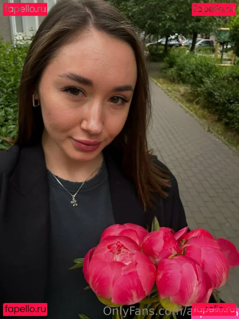 alisegold Onlyfans Photo Gallery 