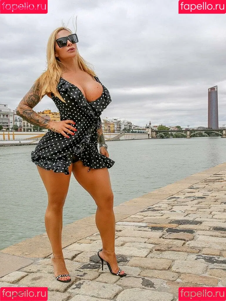 Victoria Lomba Onlyfans Photo Gallery 