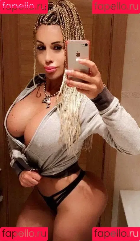 Victoria Lomba Onlyfans Photo Gallery 
