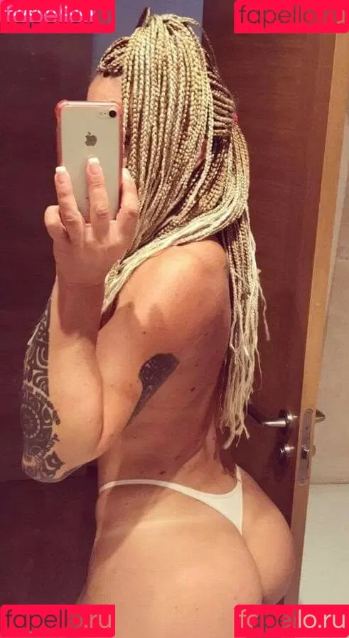 Victoria Lomba Onlyfans Photo Gallery 
