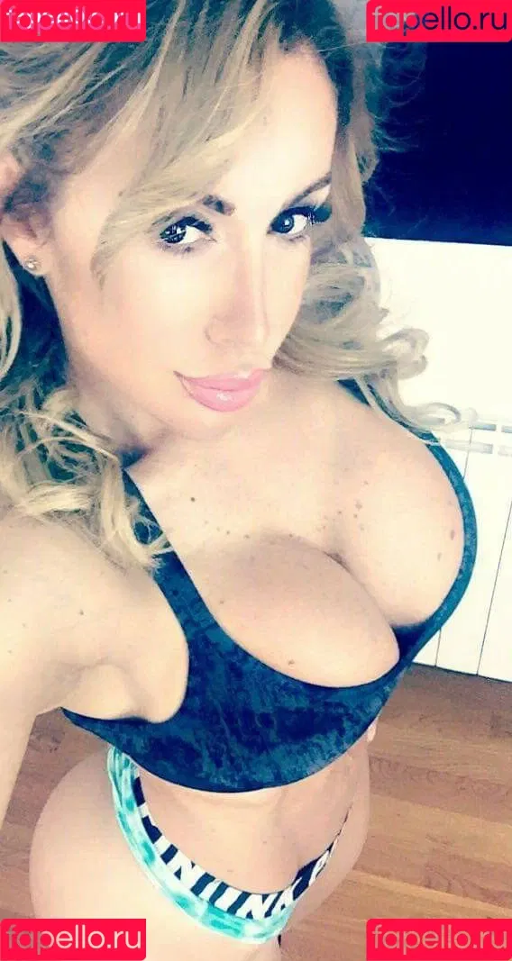 Victoria Lomba Onlyfans Photo Gallery 