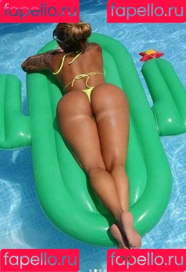 Victoria Lomba Onlyfans Photo Gallery 