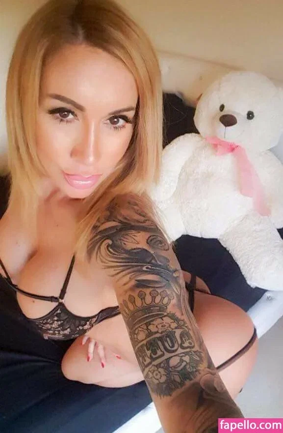 Victoria Lomba Onlyfans Photo Gallery 