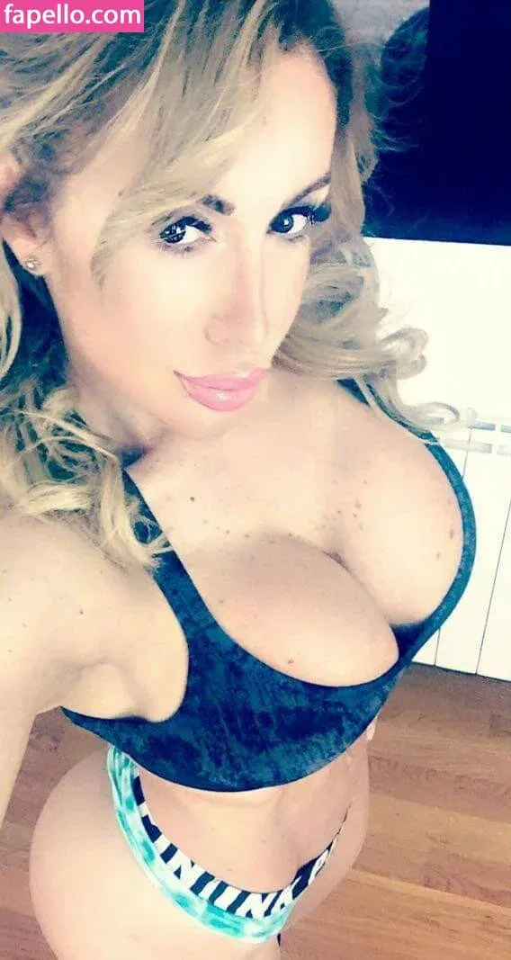 Victoria Lomba Onlyfans Photo Gallery 