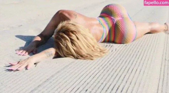 Victoria Lomba Onlyfans Photo Gallery 