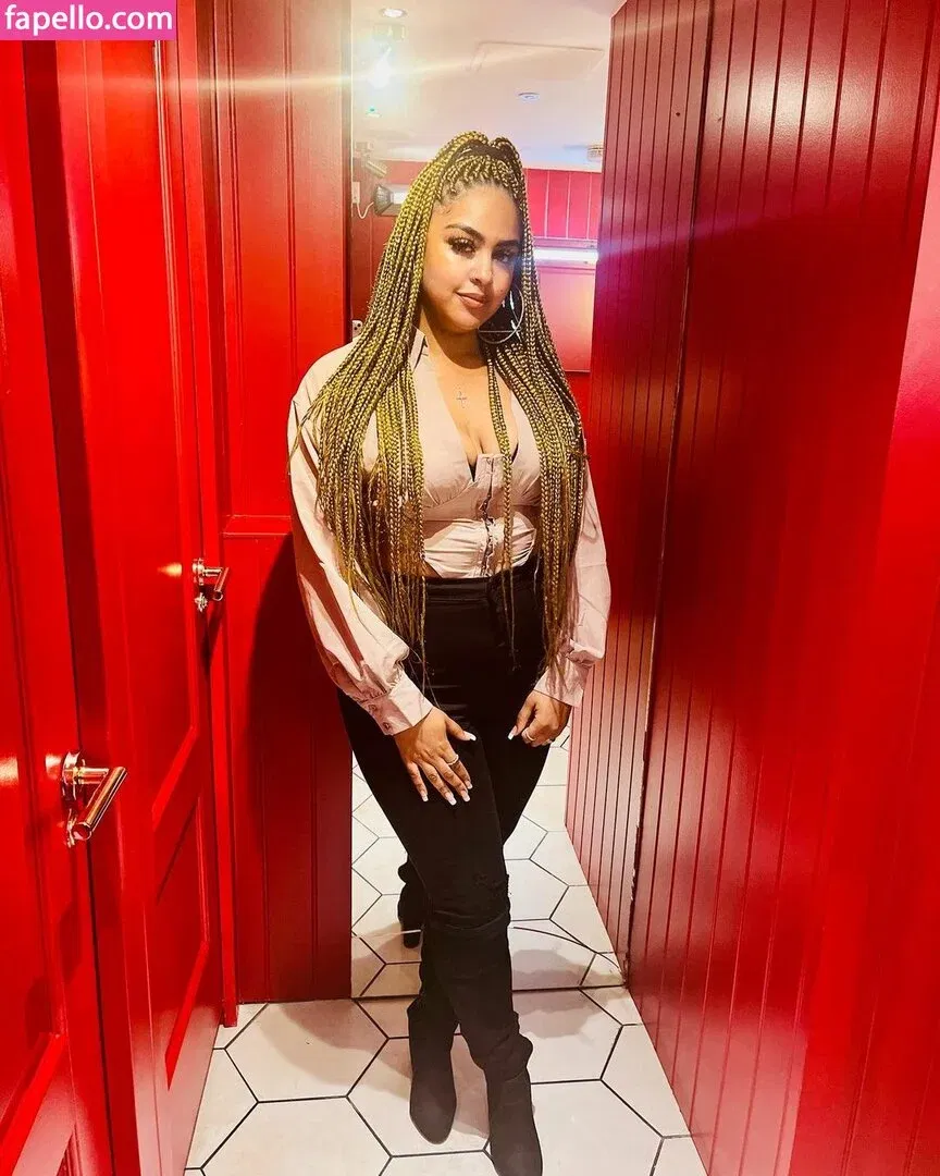 Stargirlsarah19x Onlyfans Photo Gallery 