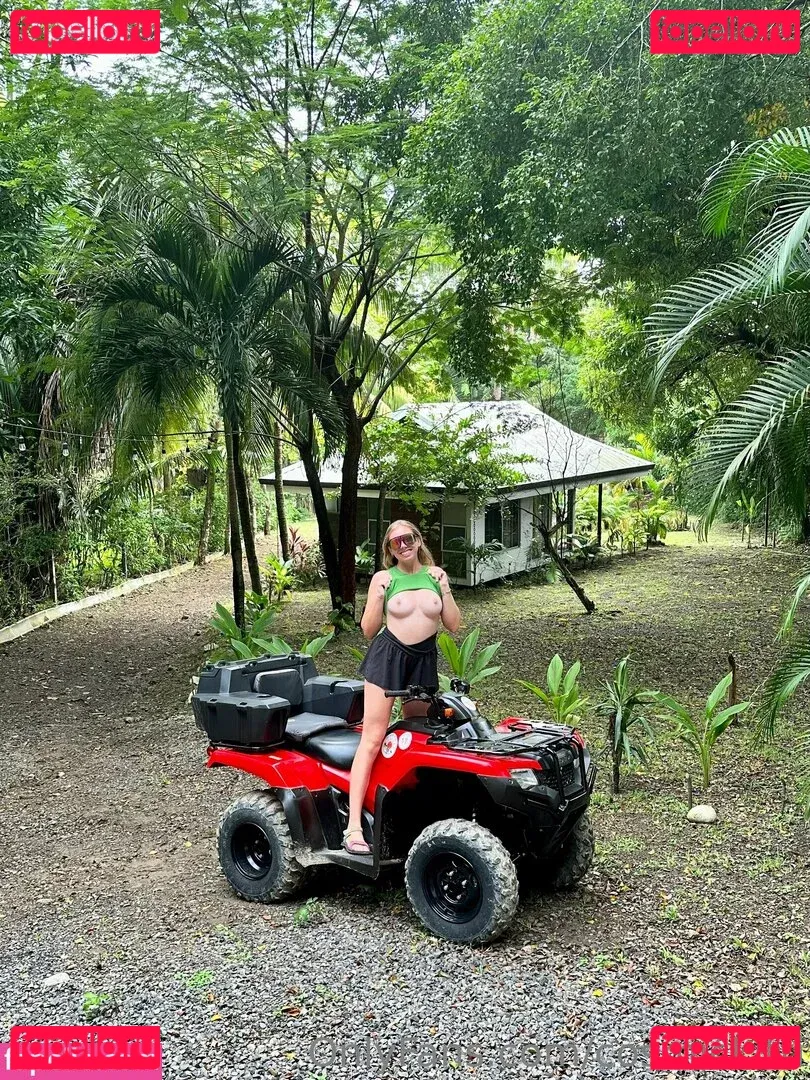 CosmicKitti Onlyfans Photo Gallery 