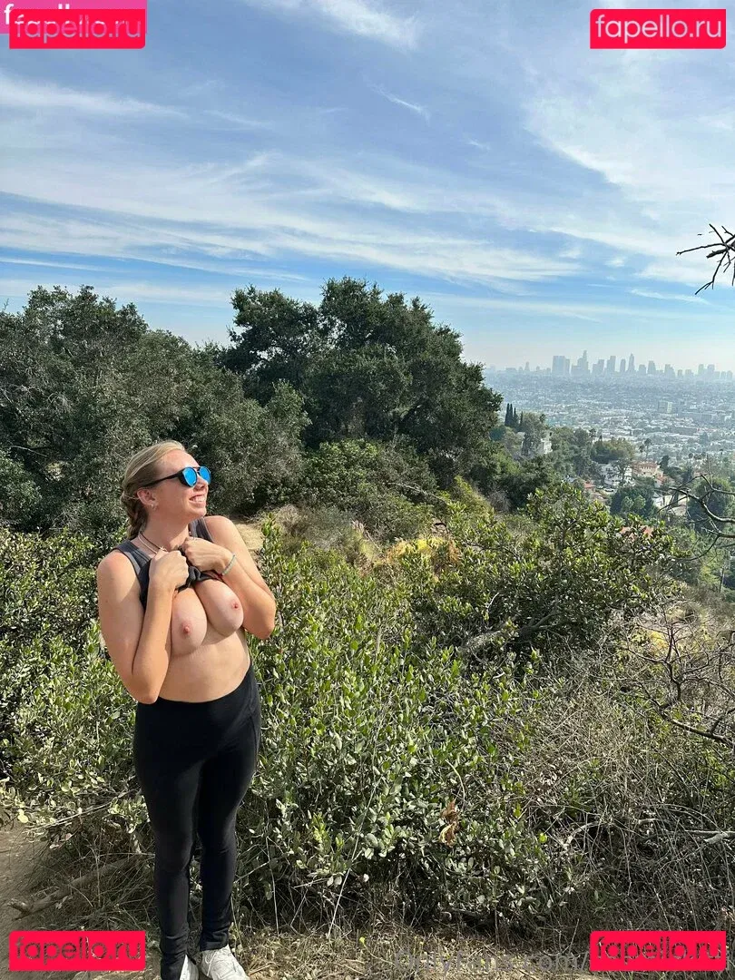 CosmicKitti Onlyfans Photo Gallery 