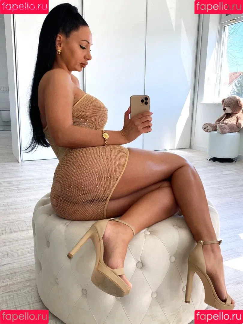 Sabina Santl Onlyfans Photo Gallery 
