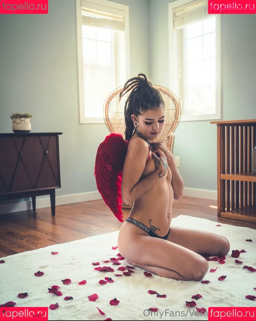 venus_kittyxo Onlyfans Photo Gallery 