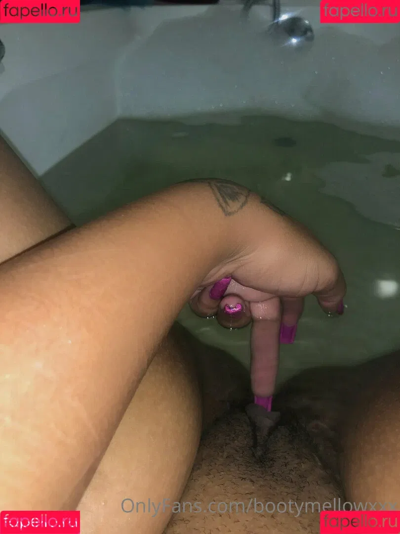 BootyMellow Onlyfans Photo Gallery 