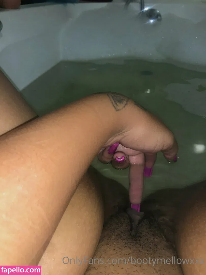 BootyMellow Onlyfans Photo Gallery 