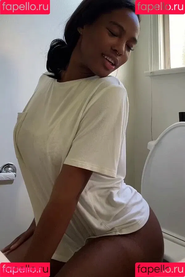Quenlin Blackwell Onlyfans Photo Gallery 