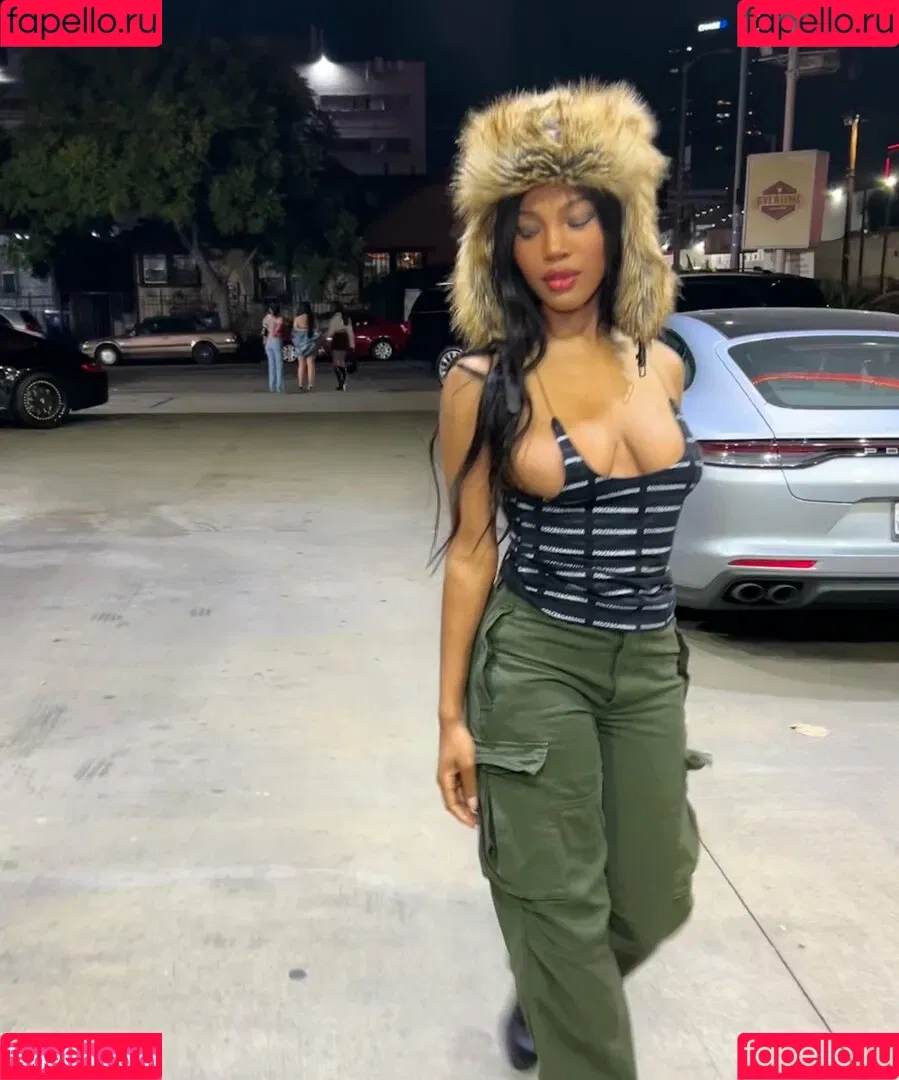 Quenlin Blackwell Onlyfans Photo Gallery 