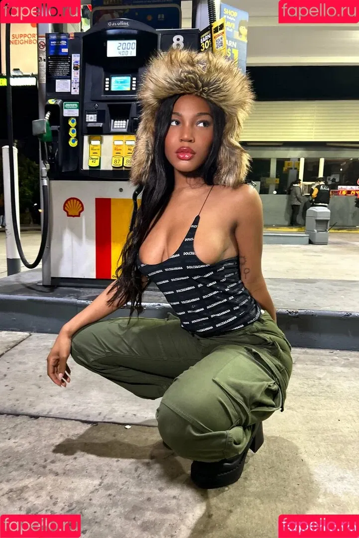 Quenlin Blackwell Onlyfans Photo Gallery 