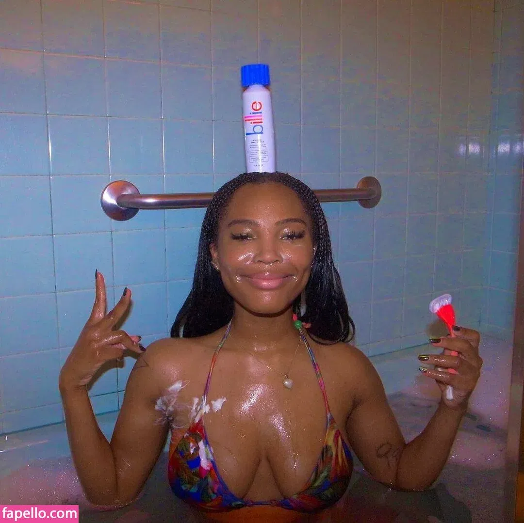 Quenlin Blackwell Onlyfans Photo Gallery 