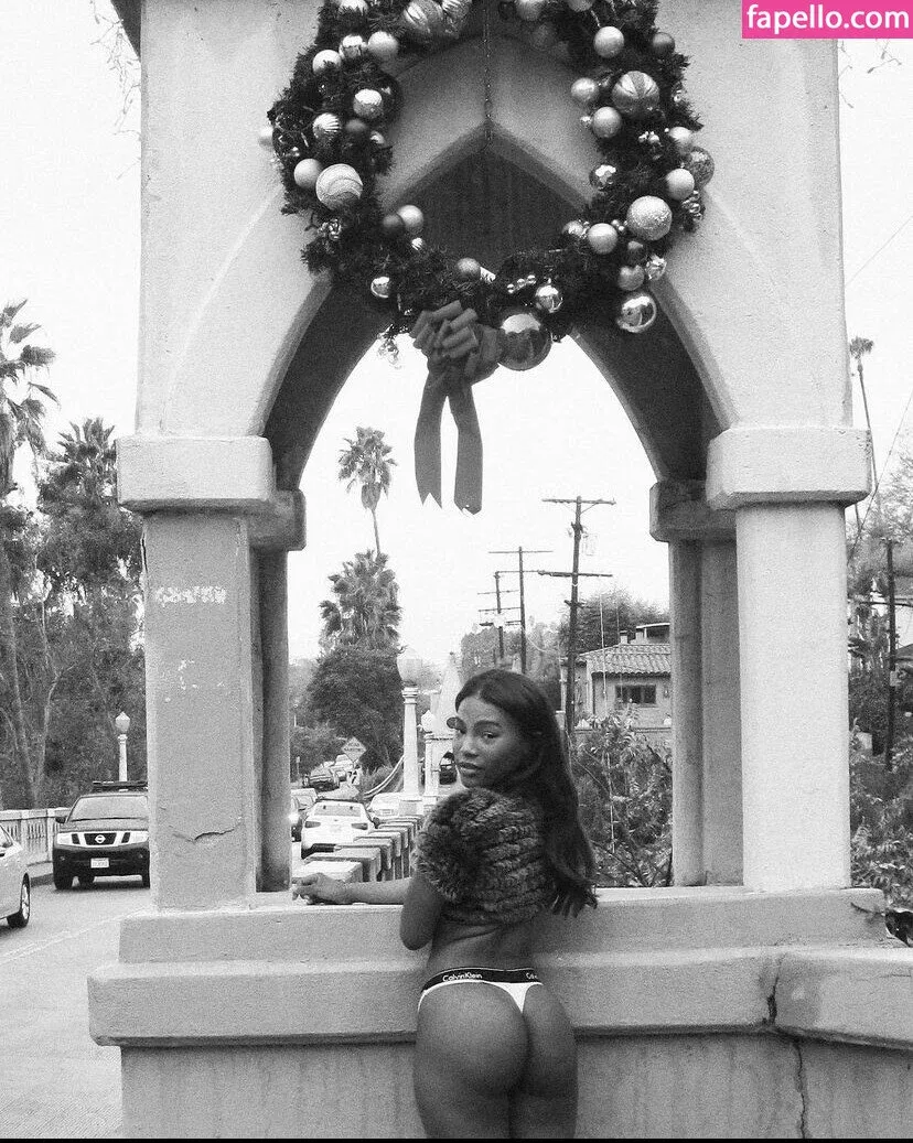 Quenlin Blackwell Onlyfans Photo Gallery 