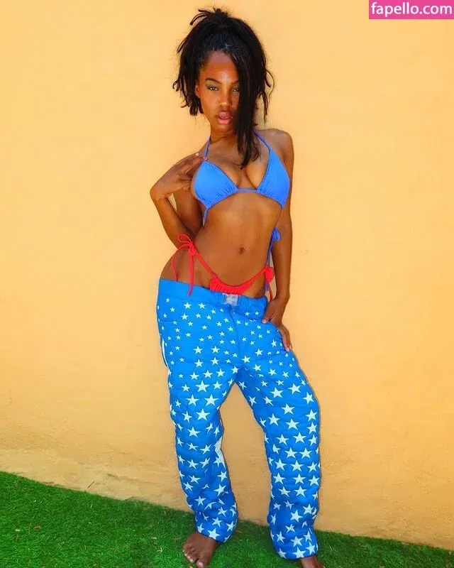 Quenlin Blackwell Onlyfans Photo Gallery 