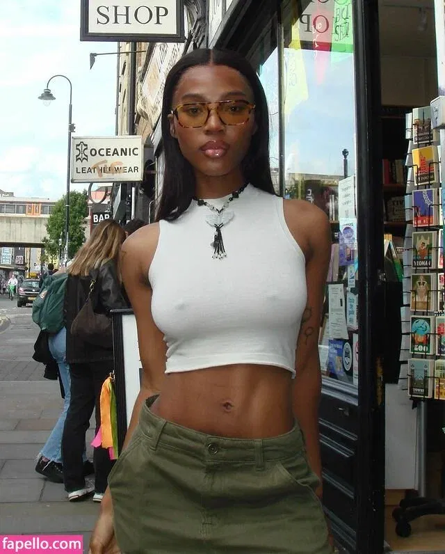 Quenlin Blackwell Onlyfans Photo Gallery 