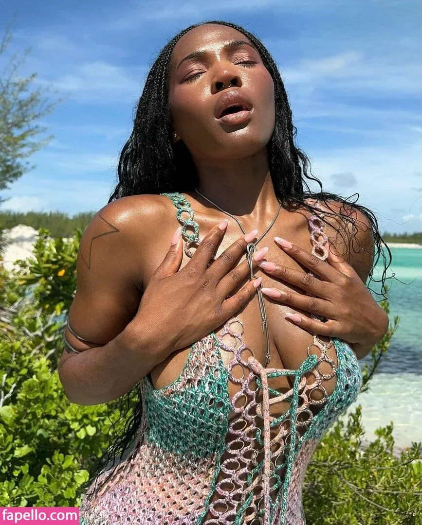 Quenlin Blackwell Onlyfans Photo Gallery 
