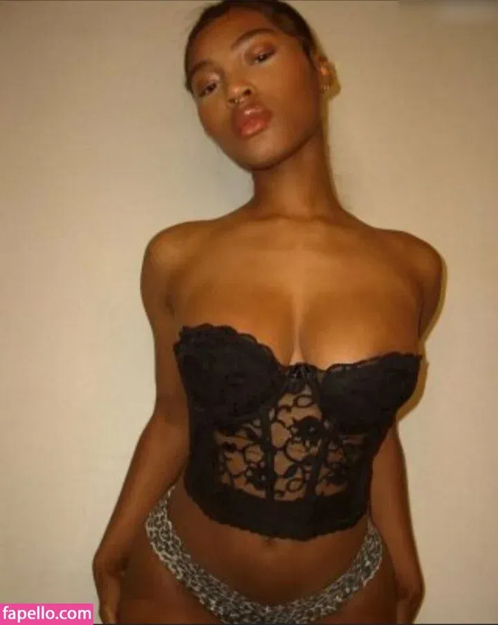 Quenlin Blackwell Onlyfans Photo Gallery 