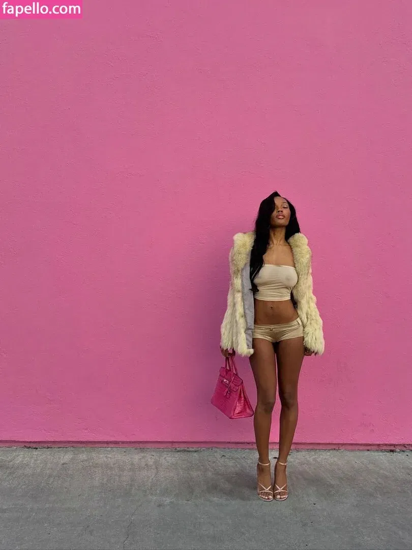 Quenlin Blackwell Onlyfans Photo Gallery 