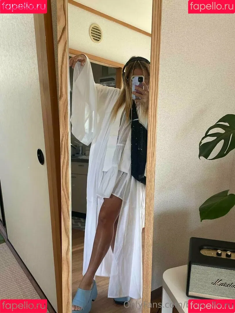 baby_yona Onlyfans Photo Gallery 