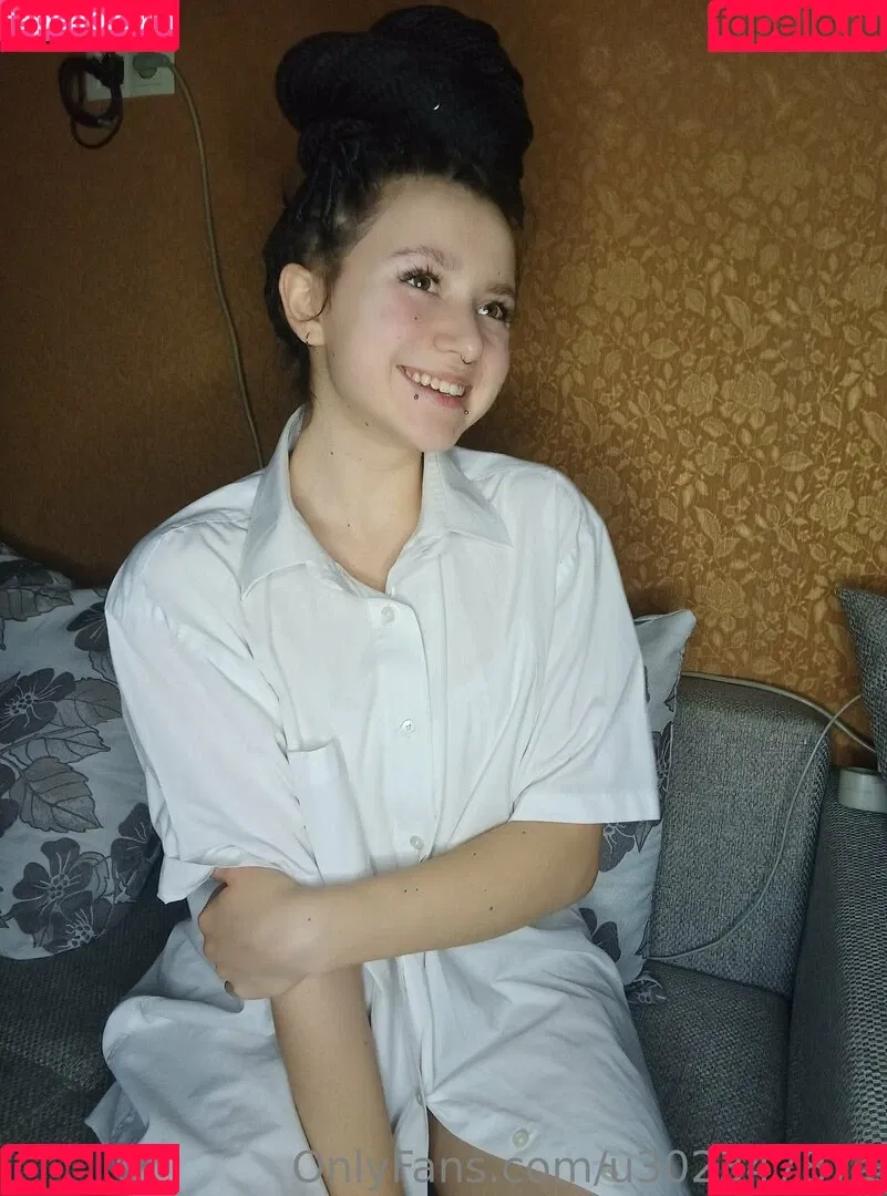 little_ksyusha Onlyfans Photo Gallery 