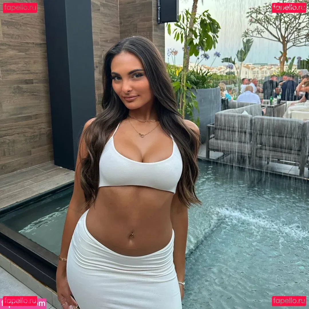 Phoebe Collin Onlyfans Photo Gallery 