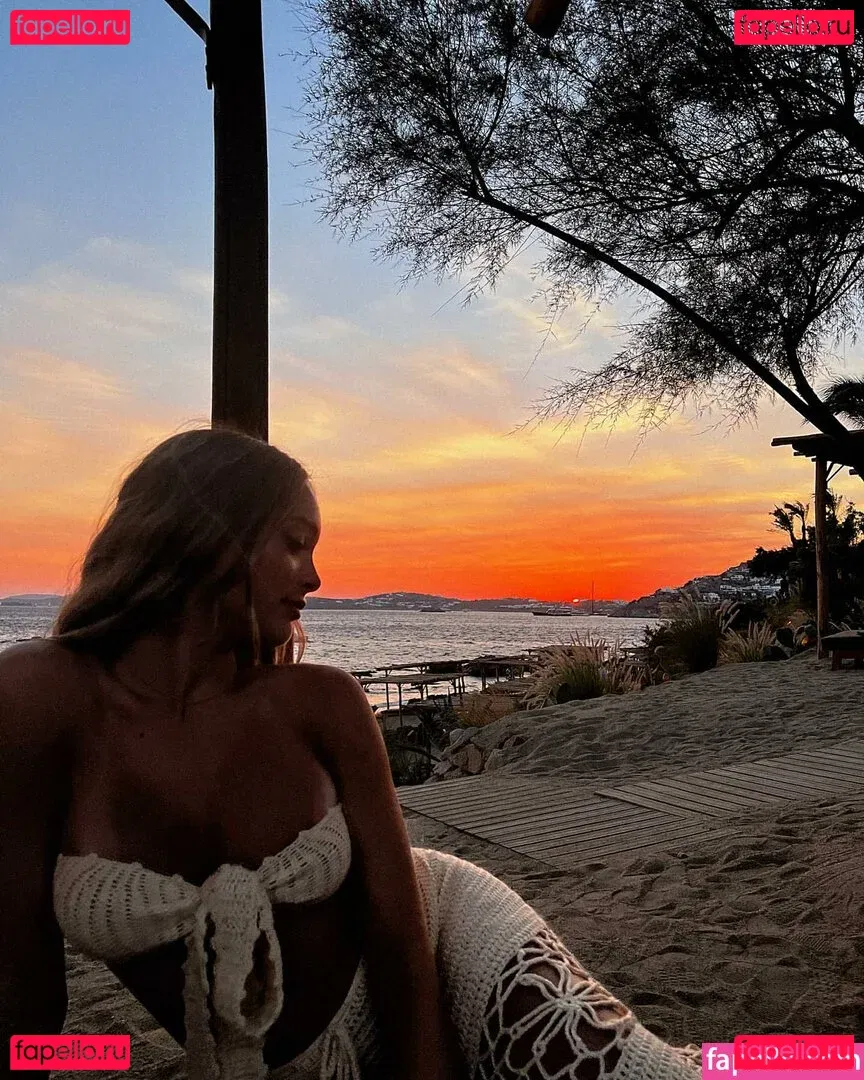 Phoebe Collin Onlyfans Photo Gallery 