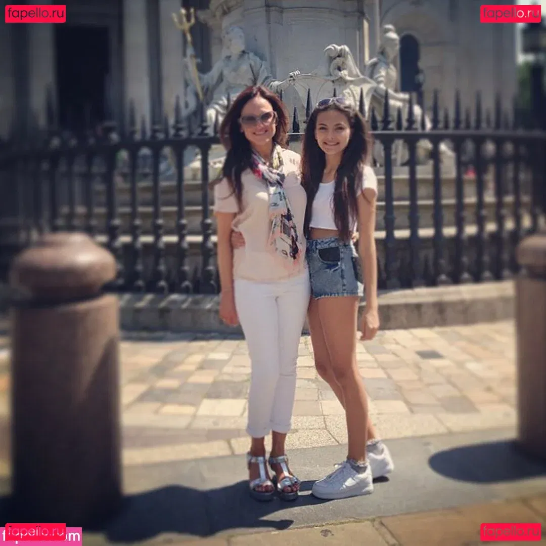 Phoebe Collin Onlyfans Photo Gallery 