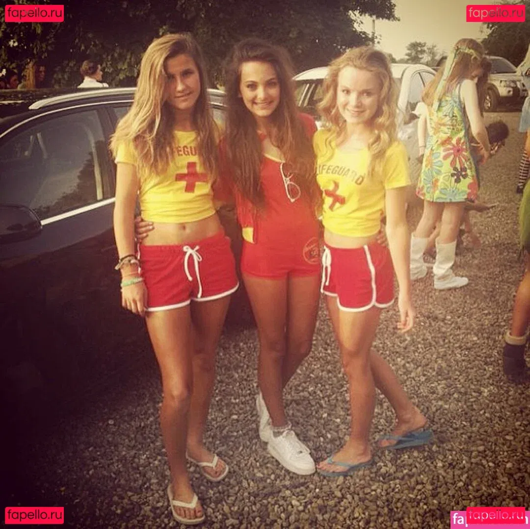 Phoebe Collin Onlyfans Photo Gallery 