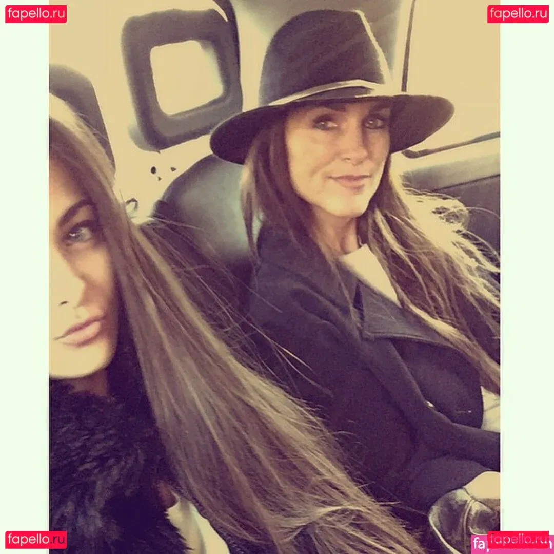 Phoebe Collin Onlyfans Photo Gallery 